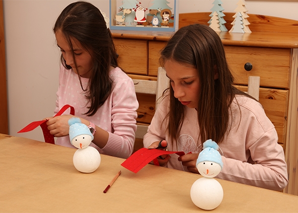 Tuto - Fabriquer un bonhomme de Neige avec des boules de Noël en plastique